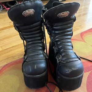 Demonia Furious 201 RARE DISCONTINUED WOMEN’S SIZE 8 1/2